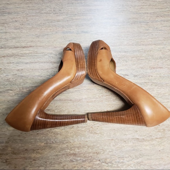 Stuart Weitzman open toe pump/peep toe - Picture 4 of 8